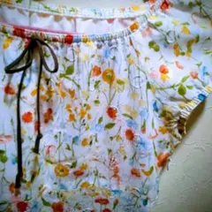 可愛い花柄 半袖 ひざ丈ワンピース