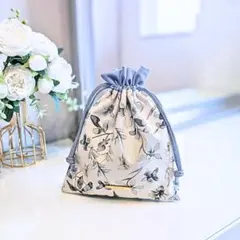 doTERRA ドテラバニティ 花柄 オイル収納ポーチ 仕切り付き - メルカリ