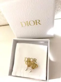 クリスチャンディオールイヤリングPETITCDクリップオンスタッドイヤリング片耳 DIOR | Petit CD クリップオン スタッドイヤリング メタル