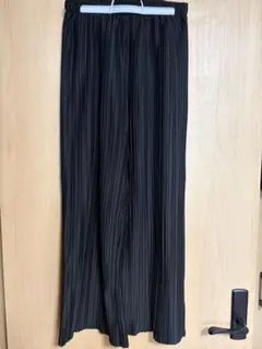 ブラック　プリーツパンツ　L