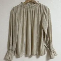 ブラウス プリーツ