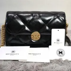 ​極美品✨2024年新作 メトロシティ チェーンバッグ 定価7.5万 黒 金のサムネイル
