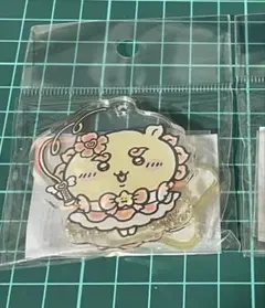 新品未開封！まじかるちいかわ　アクスタにもなるホログラムアクリルキーホルダー
