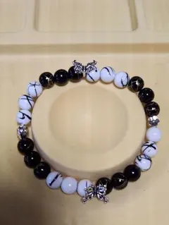 モノトーン マーブルビーズブレスレット 蝶モチーフ