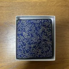 印傳屋 二つ折り財布 鹿革 伝統工芸品 山梨 印伝 89g 紺 日本製 男女