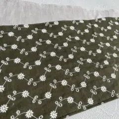 ガーゼマフラー　4重ガーゼ　刺繍生地　モスグリーン　花柄　刺繍ガーゼのサムネイル