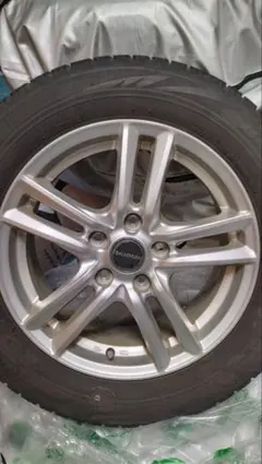 ①205/60 R16 冬タイヤ 残6mmのサムネイル