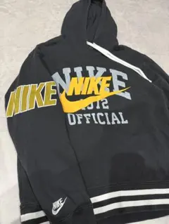 NIKE フード付きパーカー ブラック&イエロー　Mサイズ