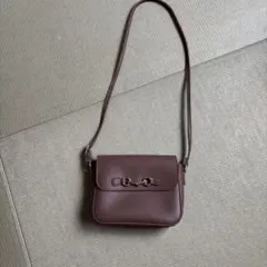 ダークブラウン フラップ付きショルダーバッグ