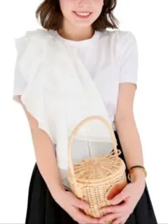 【即購入OK新品未使用タグ付】OBLI ダブルフリル ホワイトTシャツ 綿100のサムネイル