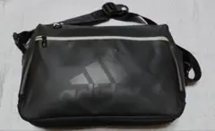 アディダス　ショルダーバッグ　黒