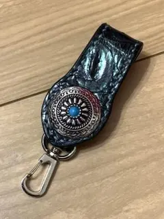 ハンドメイド　クロコダイル革キーリング青い石のコンチョ付緑ステッチ入ベルトループ