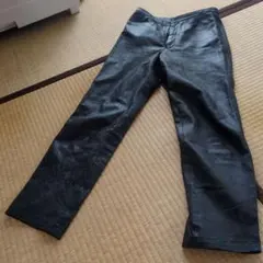 本革パンツ 黒 ストレート