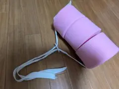 ピンクの浮き具 ストラップ付き