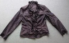 フリルブラウス シックなブラウン