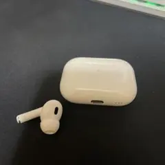 AirPods 2 pro 充電ケースと左耳 タイプcのサムネイル