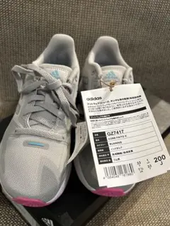 adidas キッズ　スニーカー　２０センチ　新品未使用