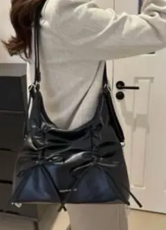 ブラック ドレープデザイン レザー　ショルダーバッグ