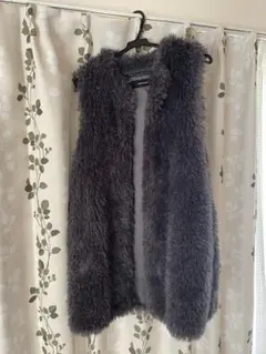 グレーのファーベスト