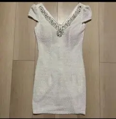JEWELSホワイトビーズ装飾Vネックドレス　キャバドレス