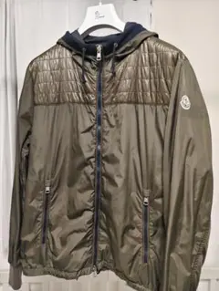 MONCLER フード付きナイロンジャケット オリーブ　サイズ4