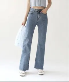 モデルシルエットセミブーツカット デニムパンツのサムネイル