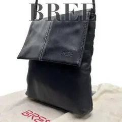 ブリー　BREEフラップショルダーバッグ　オールレザー　黒　斜め掛け　ロゴ型押しのサムネイル