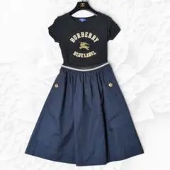 【美品】バーバリーブルーレーベル tシャツとフレアスカート 金ロゴ 金ボタン