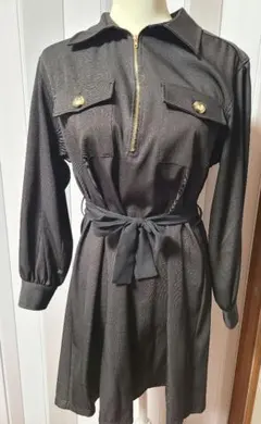 黒い長袖ジッパーワンピース