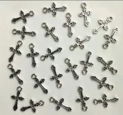 【24個】可愛い シルバーカラー クロス チャーム☆ 色々なアクセに☆