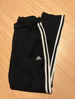 adidas 黒 ストライプ ジャージパンツ XS