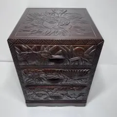 新品未使用　鎌倉総柄彫4段小引出し（牡丹柄）　小箪笥　昭和レトロ　アンティーク 新品未使用 鎌倉総柄彫4段小引出し（牡丹柄） 小箪笥 昭和レトロ