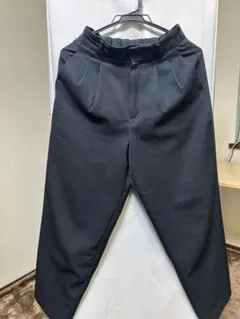 黒 プリーツスラックス ボタン付きウエスト