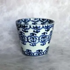 古伊万里染付氷裂小花文覗き猪口 古伊万里染付氷裂小花文覗き猪口 - メルカリ