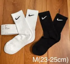 新品　ナイキ　M(23-25cm)  クッション　クルーソックス　白黒2足セット