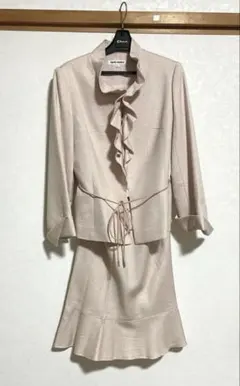 セットアップ スーツ ピンクベージュラメ入り5号 フリル 入学式 卒業式 結婚式