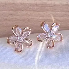 可愛いピンクゴールドお花ピアス ジルコニアクリアストーン結婚式キラキラ石 春桜