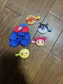 アンパンマンシリーズヘアピン4つと、コキンちゃんのヘアゴム