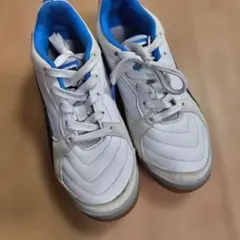 美品　プーマ　フットサルシューズ　ジュニア