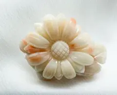 桃色珊瑚　雛菊の帯留め兼ブローチ