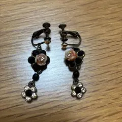 レネイド　イヤリング　黒　花のサムネイル