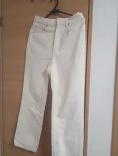GU ストレートデニム 白