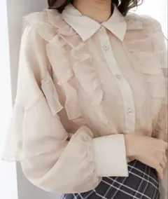 MAJESTIC LEGON 襟付きシアーフリルブラウス ピンクベージュ