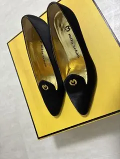 美品　ミラショーンフォーマル黒サテンパンプス　結婚式イベントのサムネイル