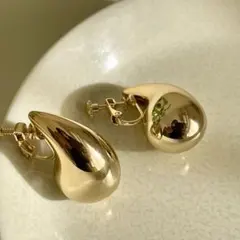 K10YG COCOSHNIK 中空プランプシェイプフックピアス ココシュニック