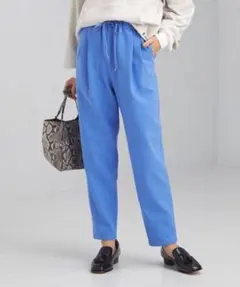 テーパードパンツ