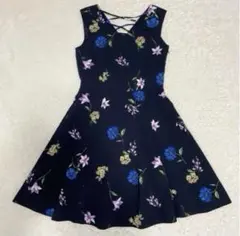 美品✨　リランドチュール　花柄ノースリーブひざ丈ワンピース　サイズ１のサムネイル