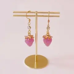 ラスト1点 いちご リボン ミルキーピンク ピアス - メルカリ