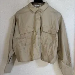 ベージュ クロップドシャツ 長袖 ショート丈