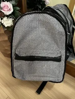LeSportsac リュック ポーチ付き モノトーン柄 - メルカリ